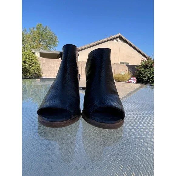 Ugg Audrey Exotic Dressy Black Leather Ankle Strap Heeled Sandals Size 7 - Picture 6 of 10